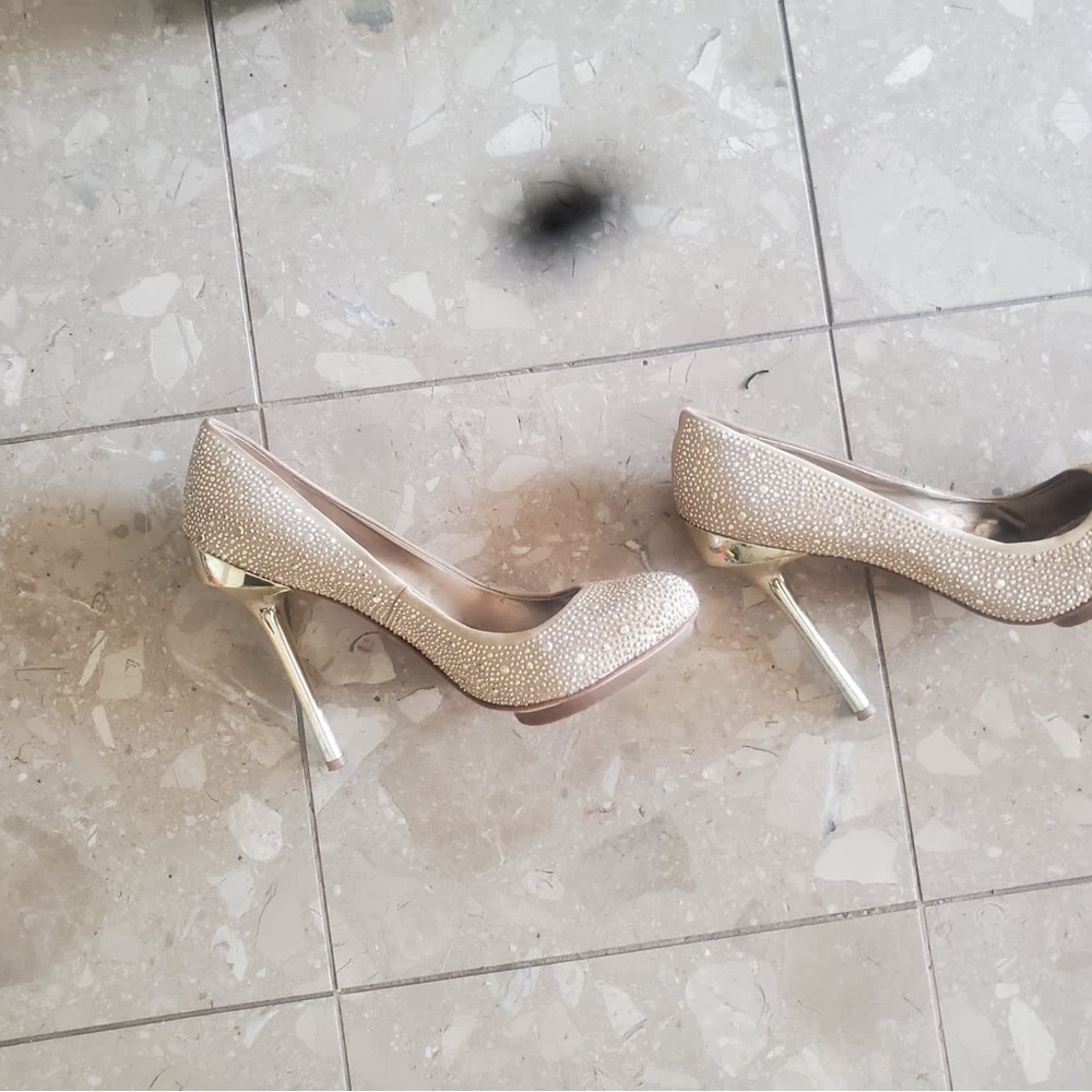 BCBG max Azria gold platform heels